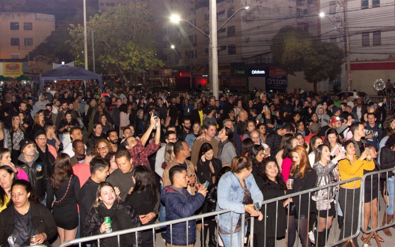 Rock na Rua é realizado com sucesso na Praça do Povo